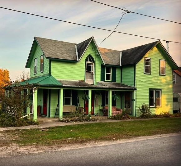 Sara’s green farmhouse, the actual retreat location